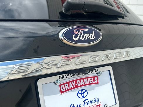 Used 2015 Ford Explorer XLT w/ Equipment Group 202A image 34