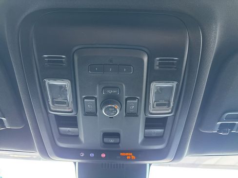 Used 2023 Chevrolet Suburban Z71 w/ Luxury Package image 28