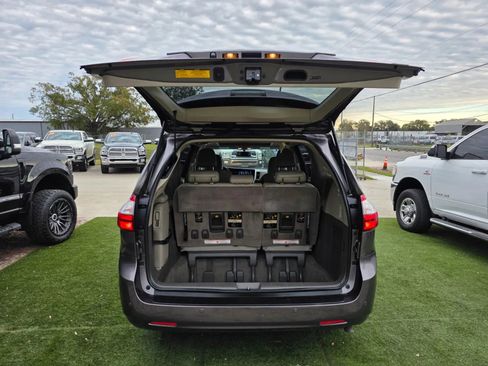 Used 2015 Toyota Sienna XLE image 6