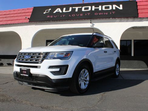 Used 2017 Ford Explorer FWD image 3