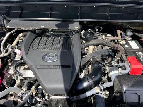 Used 2024 Toyota Highlander LE image 31