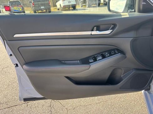 Used 2024 Nissan Altima 2.5 SR image 8