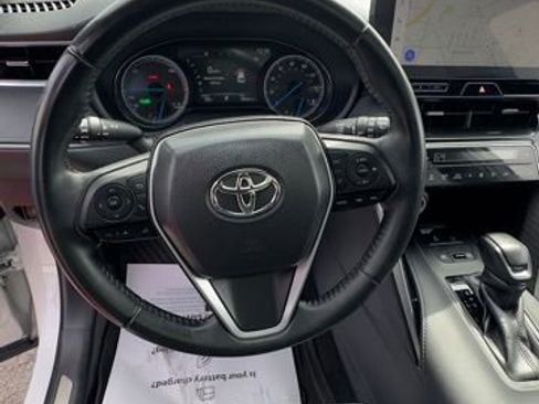 Used 2023 Toyota Venza Nightshade AWD/4WD image 11