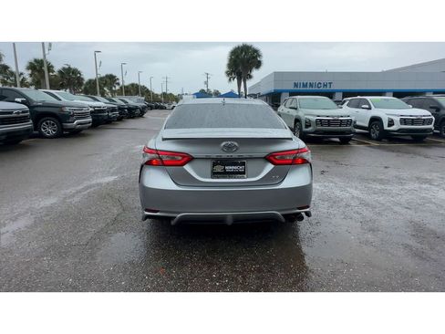 Used 2019 Toyota Camry SE image 3
