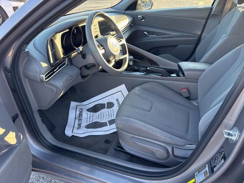 Used 2021 Hyundai Elantra SE image 14