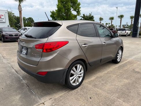 Used 2011 Hyundai Tucson Limited w/ Premium Pkg 3 FWD image 5