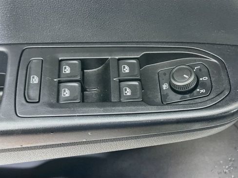 Certified 2023 Volkswagen Taos SE w/ Panoramic Sunroof Package AWD/4WD image 17
