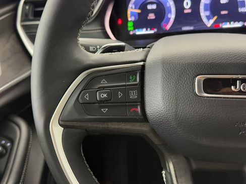 Used 2024 Jeep Grand Cherokee L Limited image 18