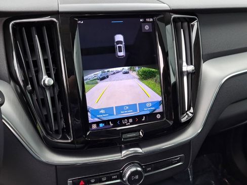 Used 2023 Volvo XC60 B5 Core image 23