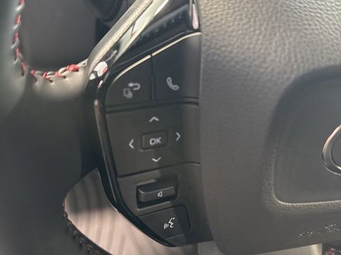 Used 2025 Toyota Prius XSE image 39