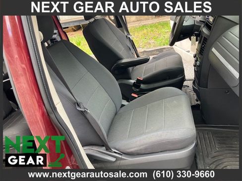 Used 2009 Dodge Grand Caravan SE w/ Climate Group FWD image 12