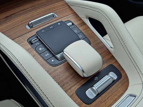 Certified 2024 Mercedes-Benz GLS 450 4MATIC image 17