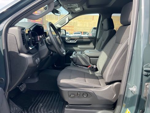 Used 2025 Chevrolet Silverado 1500 LT AWD/4WD image 9