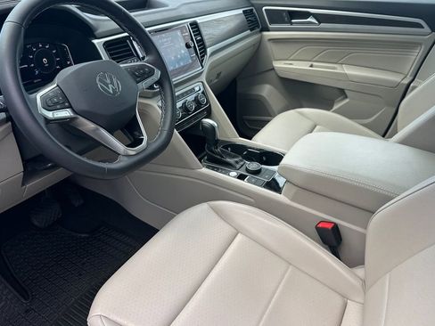 Used 2023 Volkswagen Atlas SE w/ Panoramic Sunroof Package image 10