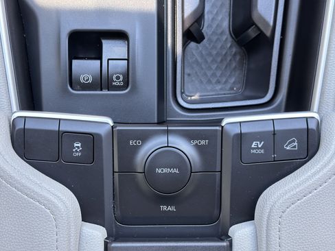 Used 2025 Toyota Grand Highlander AWD Hybrid image 42