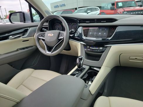 Used 2024 Cadillac XT6 Premium Luxury w/ Technology Package AWD/4WD image 13