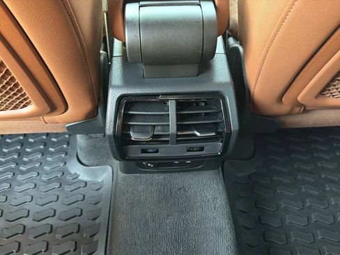 Used 2020 Audi Q3 2.0T Premium w/ Convenience Package AWD/4WD image 29