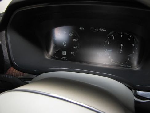 Used 2020 Volvo S60 T5 Momentum w/ Premium Package FWD image 4