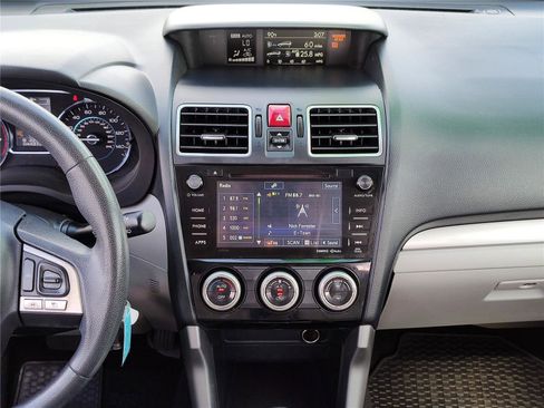 Used 2018 Subaru Forester 2.5i Premium image 18