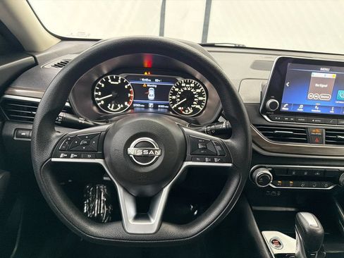 Used 2024 Nissan Altima 2.5 SV AWD/4WD image 22