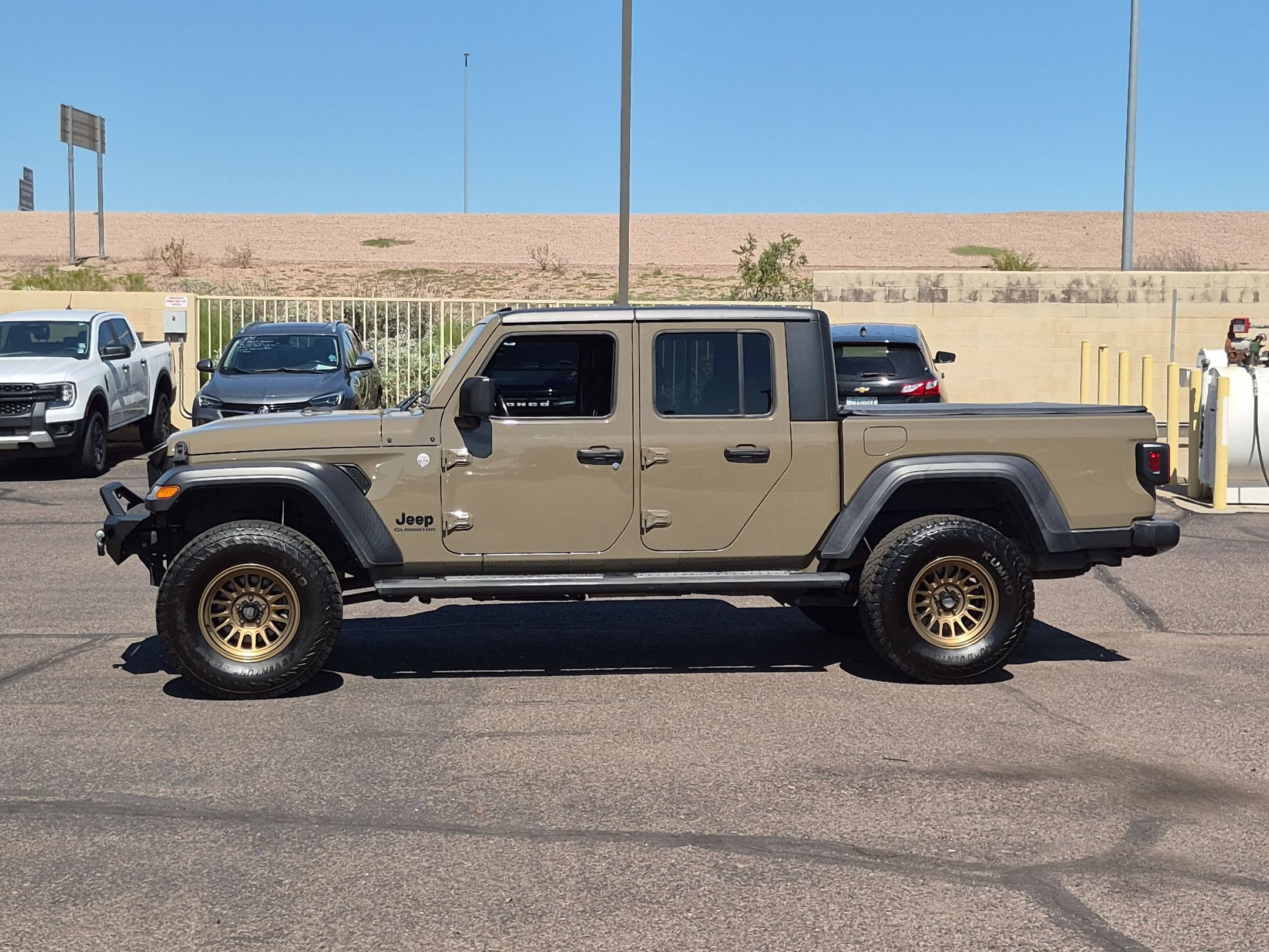 Used 2020 Jeep Gladiator Sport w/ Quick Order Package 24S AWD/4WD image 9