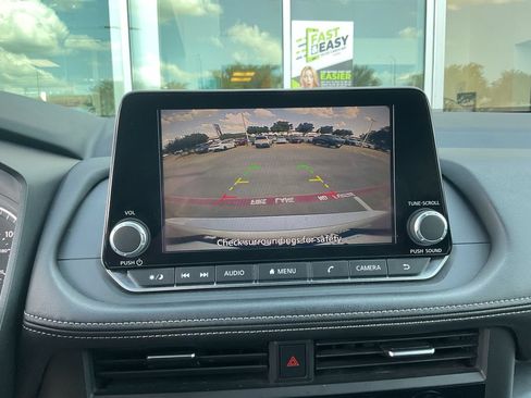 Used 2025 Nissan Rogue SV FWD image 28