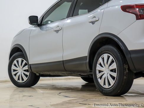 Used 2020 Nissan Rogue Sport S image 11