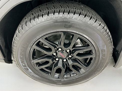 Used 2025 GMC Sierra 1500 Elevation w/ Preferred Package image 32