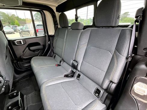 Used 2024 Jeep Gladiator Sport AWD/4WD image 19