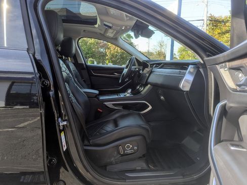 Used 2023 Jaguar F-PACE S image 31