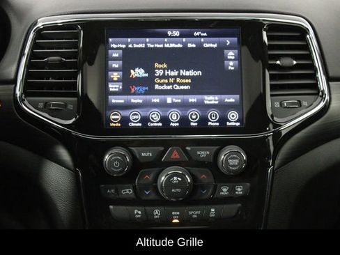 Used 2021 Jeep Grand Cherokee Laredo AWD/4WD image 29