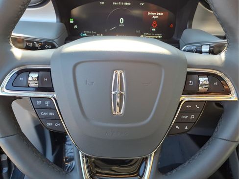 Certified 2022 Lincoln Nautilus Reserve image 6