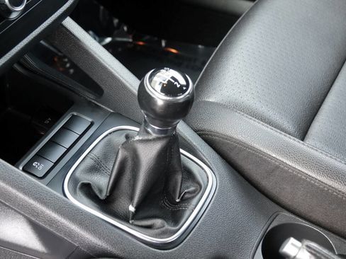 Used 2010 Volkswagen Jetta Limited Edition FWD image 6
