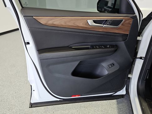 New 2026 Volkswagen Atlas SE FWD image 14