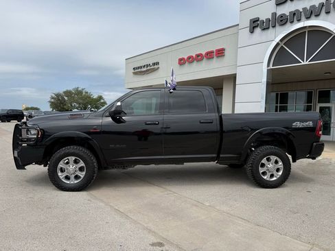 Used 2019 RAM 2500 Laramie w/ Black Appearance Package AWD/4WD image 2