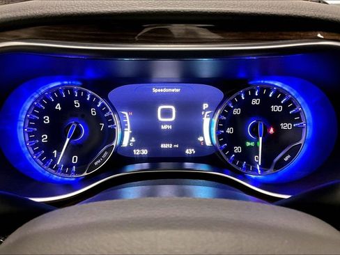 Used 2023 Chrysler Pacifica Limited image 13