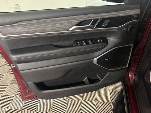 Used 2024 Jeep Wagoneer Series II AWD/4WD image 19