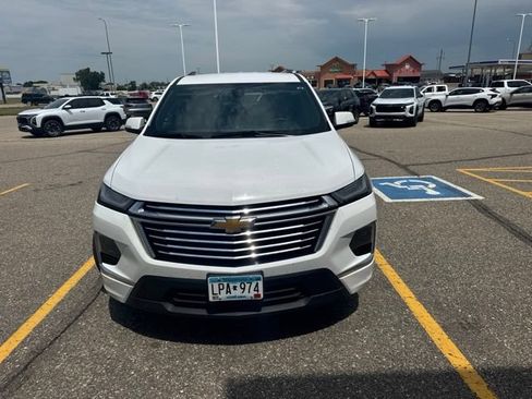 Used 2023 Chevrolet Traverse Premier AWD/4WD image 3