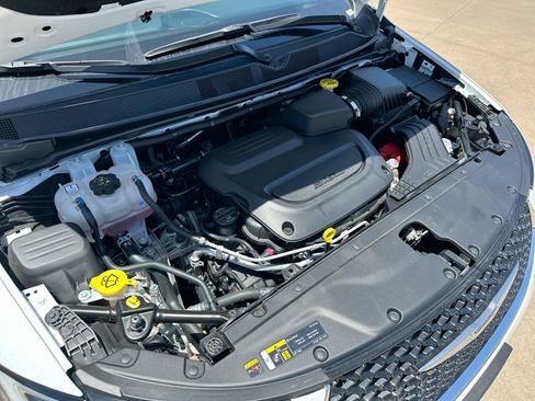 Used 2026 Chrysler Pacifica Limited FWD image 27
