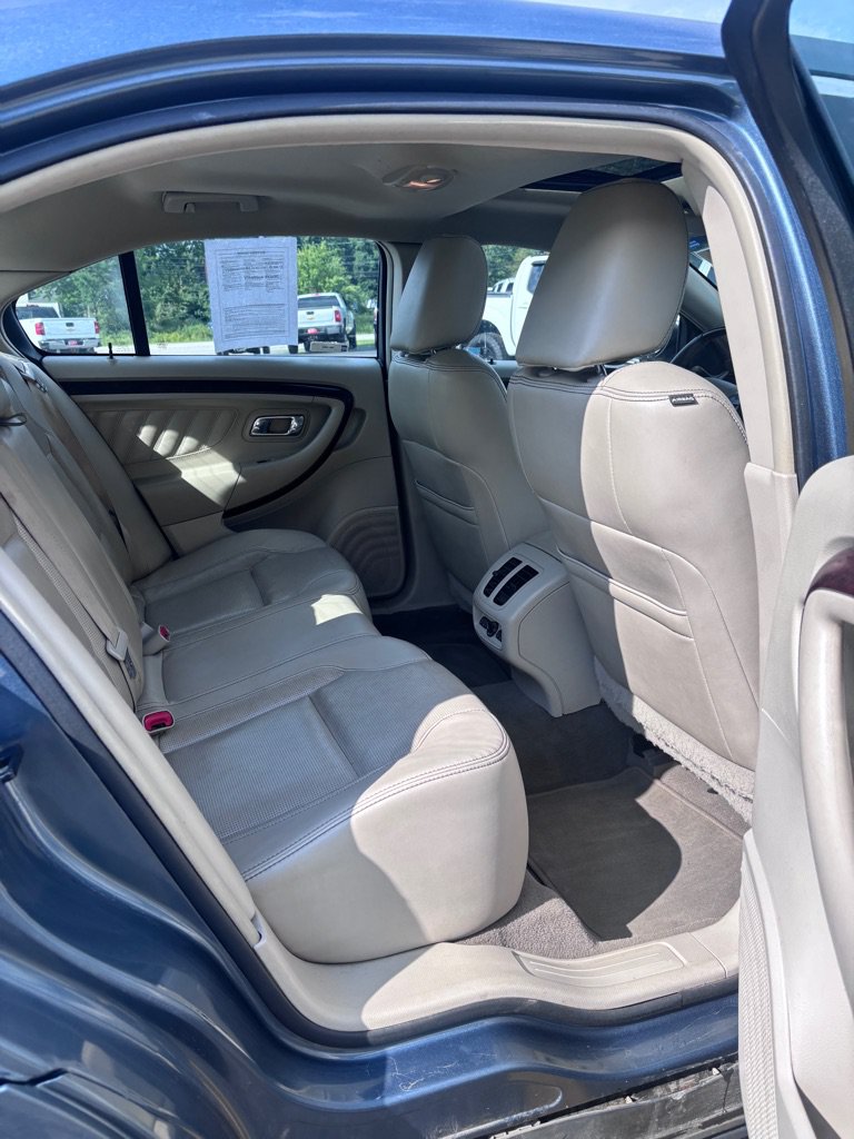 Used 2010 Ford Taurus Limited AWD/4WD image 12