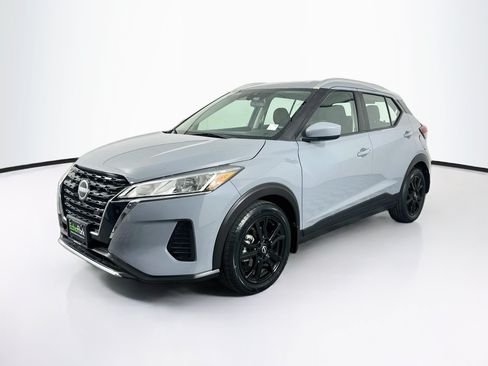Used 2022 Nissan Kicks SV FWD image 3