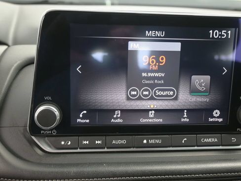 Used 2024 Nissan Rogue S FWD image 29