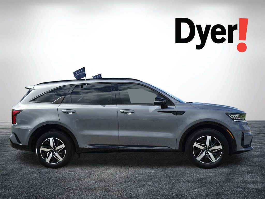 Used 2023 Kia Sorento S w/ Panoramic Sunroof Package FWD image 3