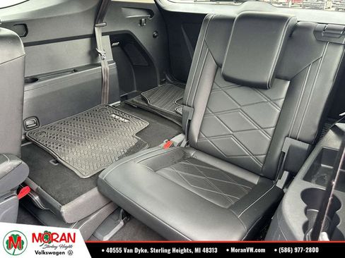 Used 2024 Volkswagen Atlas SE AWD/4WD image 11