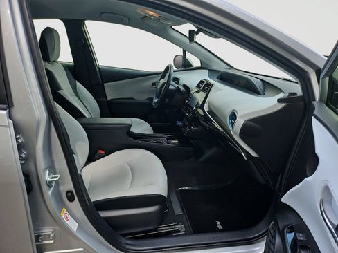 Used 2020 Toyota Prius XLE FWD image 15