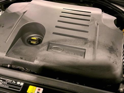 Used 2025 Land Rover Range Rover Long Wheelbase SE image 32