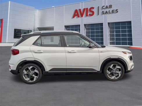 Used 2025 Hyundai Venue Limited image 7