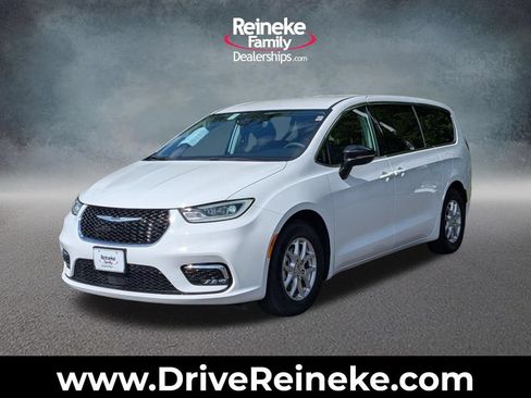 Used 2024 Chrysler Pacifica Touring-L FWD image 1