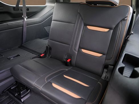 Used 2023 GMC Yukon XL AT4 w/ Technology Package image 19