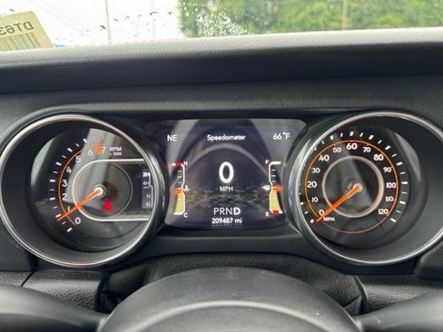 Used 2019 Jeep Wrangler Unlimited Sahara w/ Quick Order Package 24M Moab AWD/4WD image 32